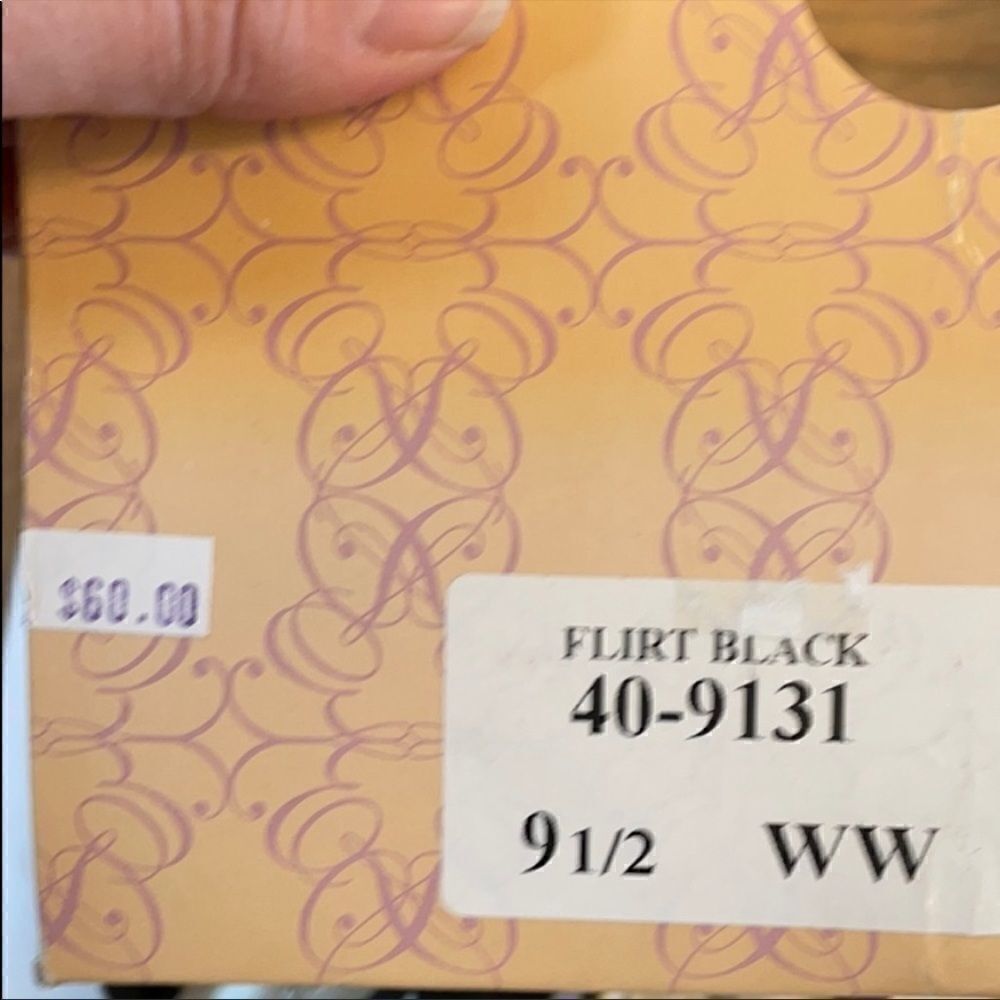 EASY STREET STRAPPY LEATHER/FABRIC SANDALS… - Picture 7 of 7